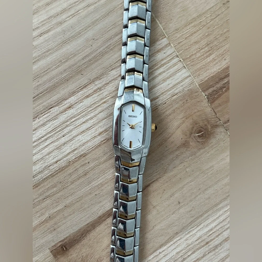 Seiko Vintage Ladies Watch Two-Tone Bracelet Stainless Hexagonal Dial Gold Hands